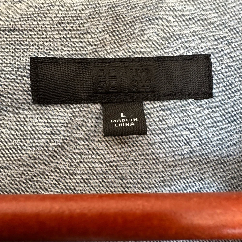 Uniqlo Light Wash Denim Jacket Womens Large Classic Trucker - Picture 3 of 11